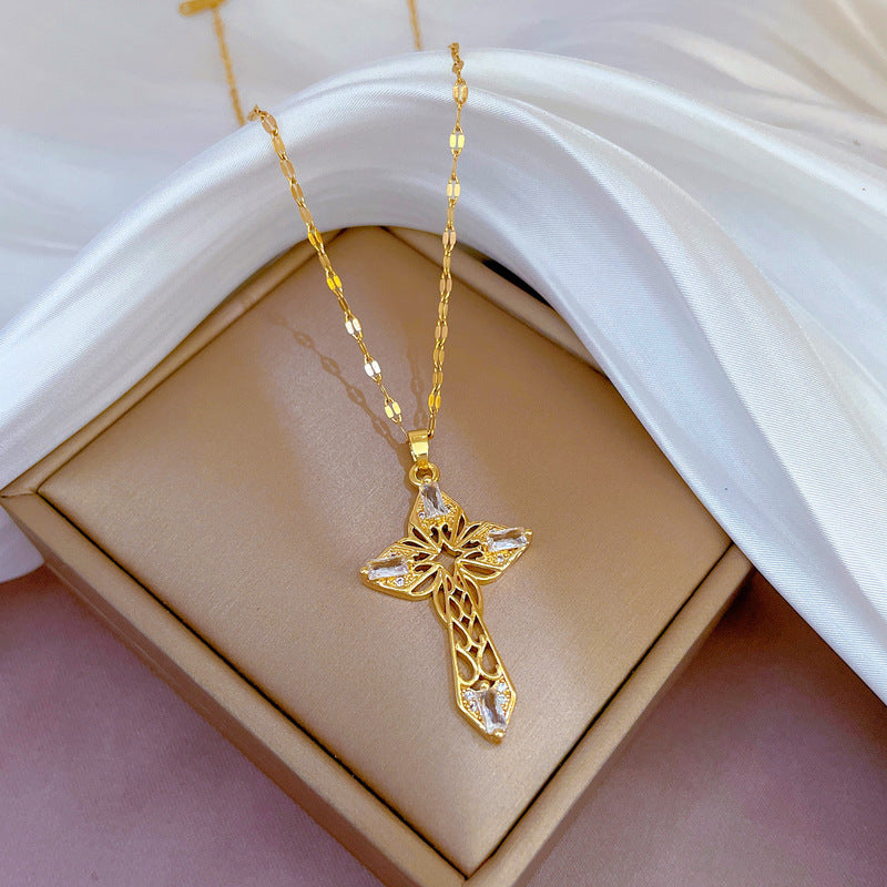 Collana in Stile Cartone Animato con Cuore in Acciaio al Titanio con Pendente in Rame e Intarsio di Strass per Donne e Uomini