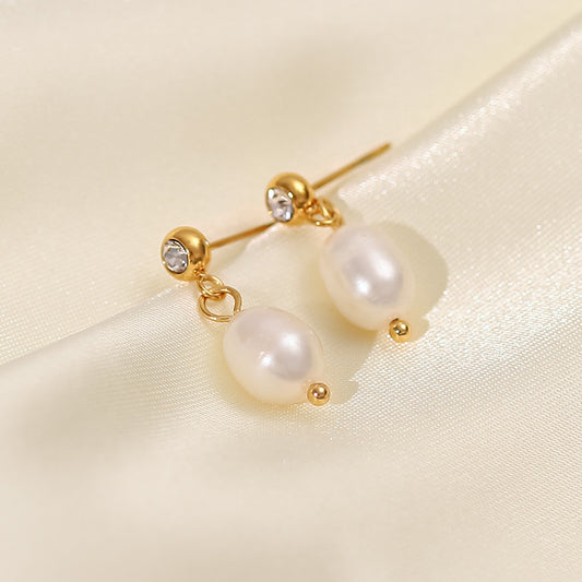 Pendientes de aro geométricos ovalados de perlas de agua dulce estilo francés vintage de acero inoxidable con baño de oro de 18 quilates para mujer