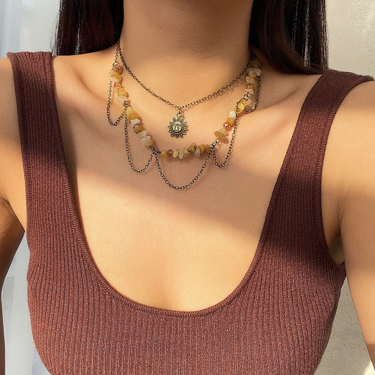 Collar de Piedra Triturada Irregular Estilo Mamba Menta, Dulce y Atrevido, para Mujer con Colgante de Luna, Diseño en Capas, Aleación Electrochapada, Cuentas de Imitación de Perlas y Acentos de Borlas