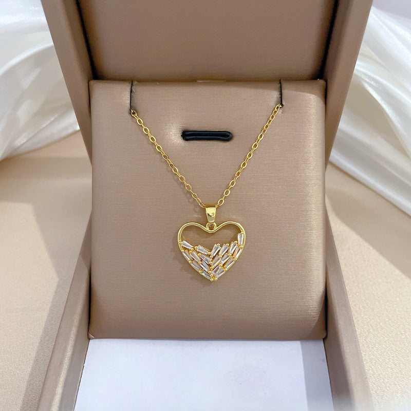Collana pendente a cuore vuoto minimalista per donne e uomini Catena a serpente in acciaio inossidabile con accenti di strass Catena clavicola leggera ed elegante