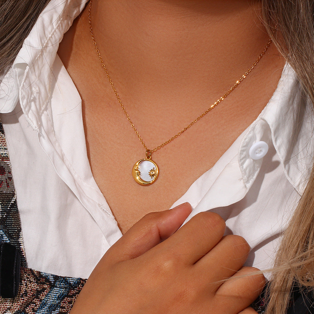 Collar con colgante de luna y estrella de moda minimalista para mujer en acero inoxidable con diseño geométrico y acabado chapado