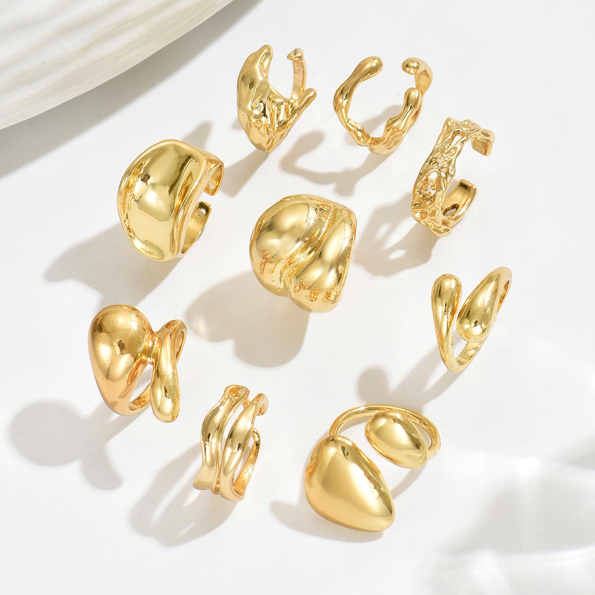 Conjunto de anillos de aleación de zinc chapados en oro de 18 quilates con diseño geométrico a la moda para mujer