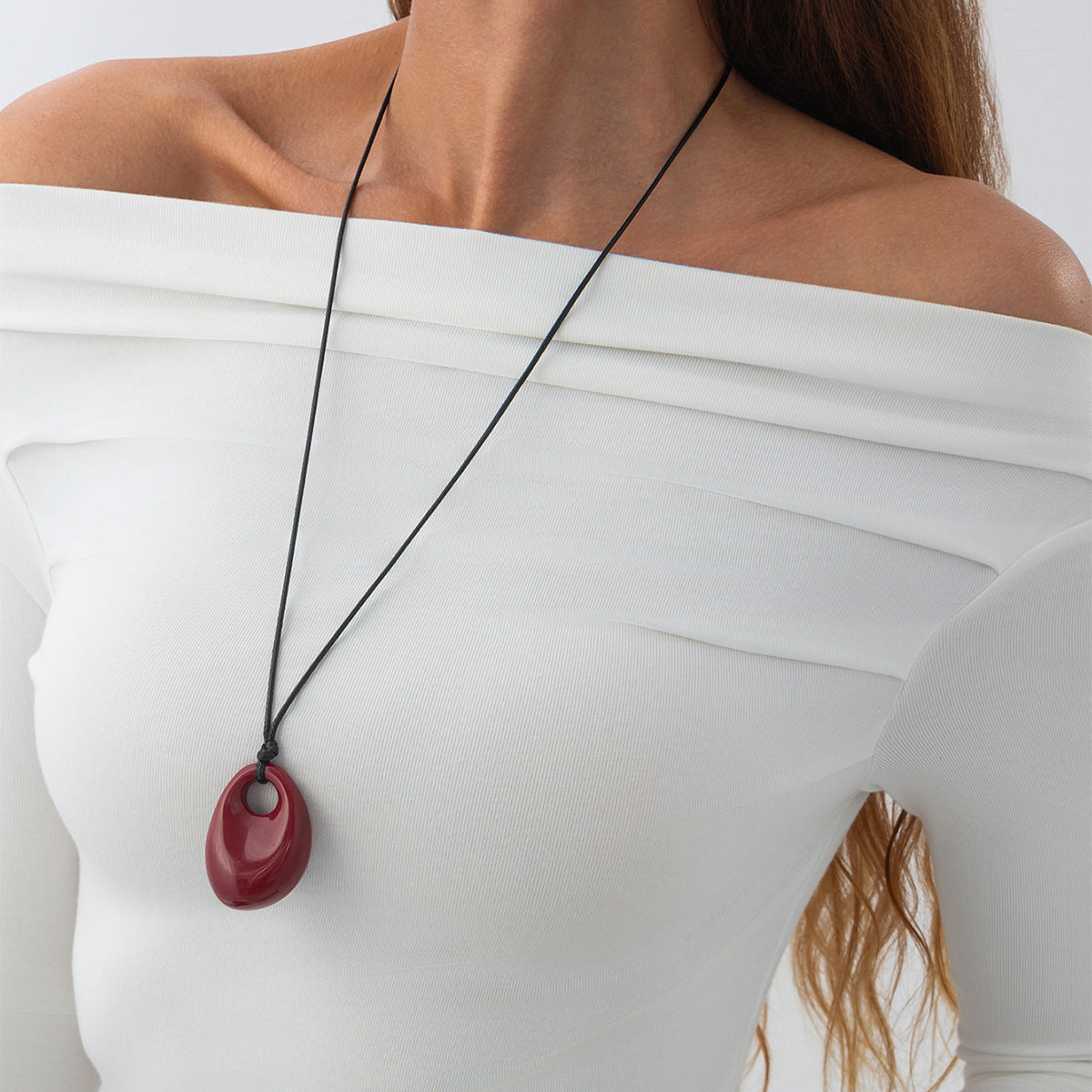 Collana Pendente in Resina Geometrica Irregolare Minimalista per Donne con Catena Regolabile alla Clavicella