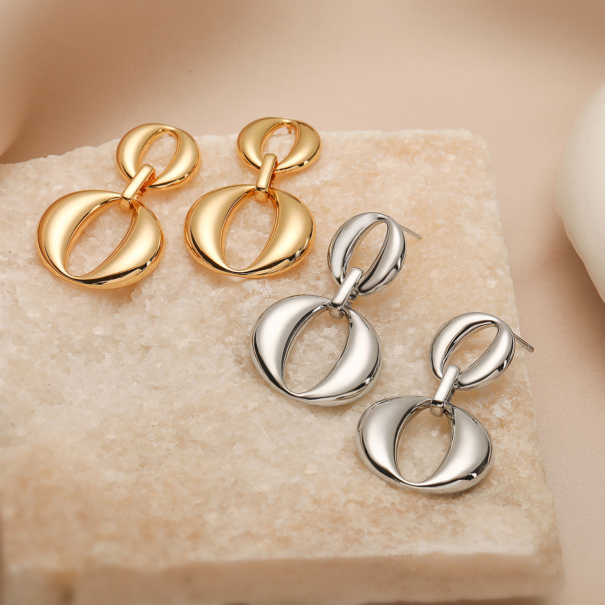 Minimalist Geometric Copper Earrings with 18K Gold Plating for Women — Lightweight Luxury Fashion Ear Jewelry