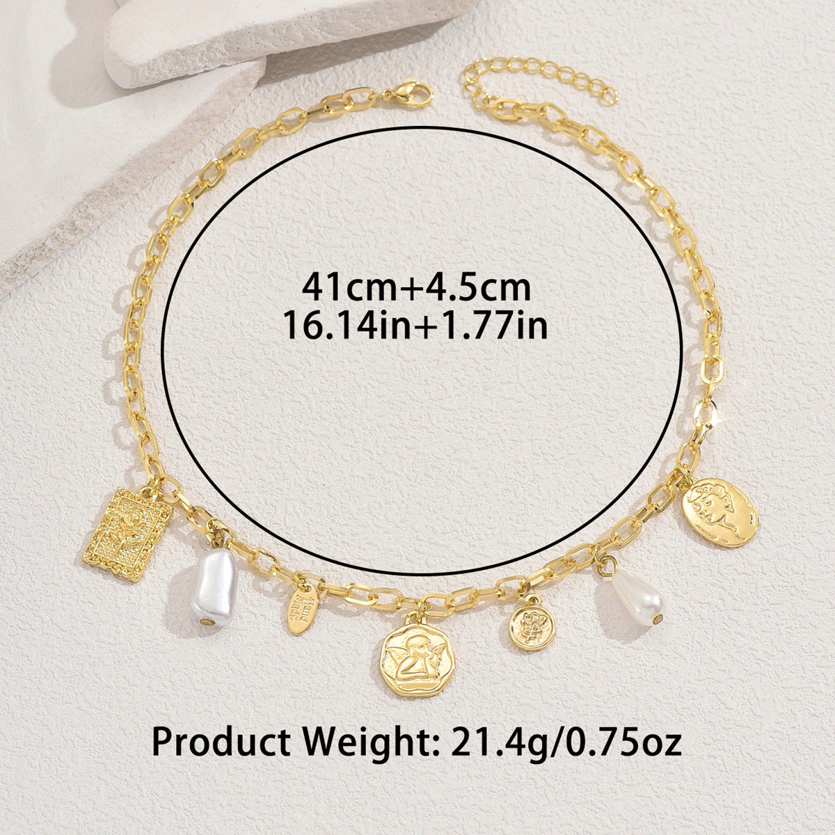Collana con Pendente Geometrico d'Ispirazione Vintage da Donna Realizzata in Lega di Zinco con Intarsio di Perle e Ciondolo Quadrato
