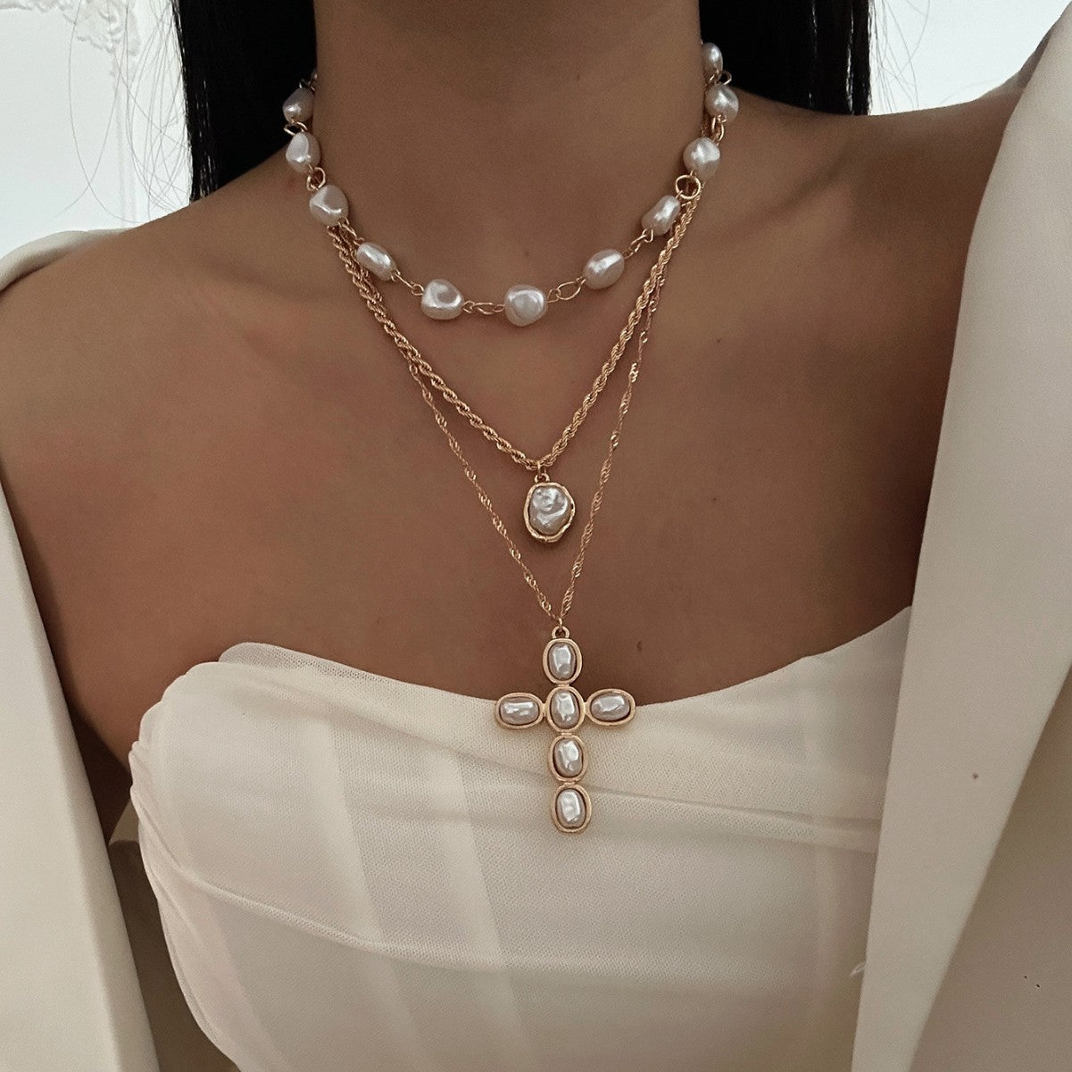 Collana da donna con ciondolo a cuore geometrico minimalista placcato in lega e catena a sfere con perle barocche