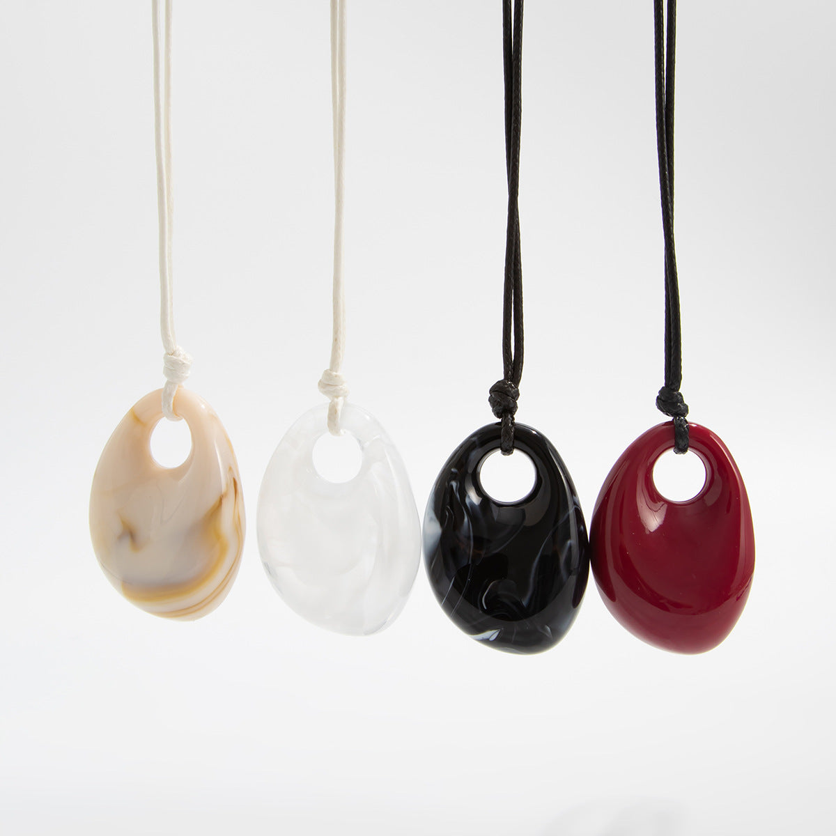 Collana Pendente in Resina Geometrica Irregolare Minimalista per Donne con Catena Regolabile alla Clavicella