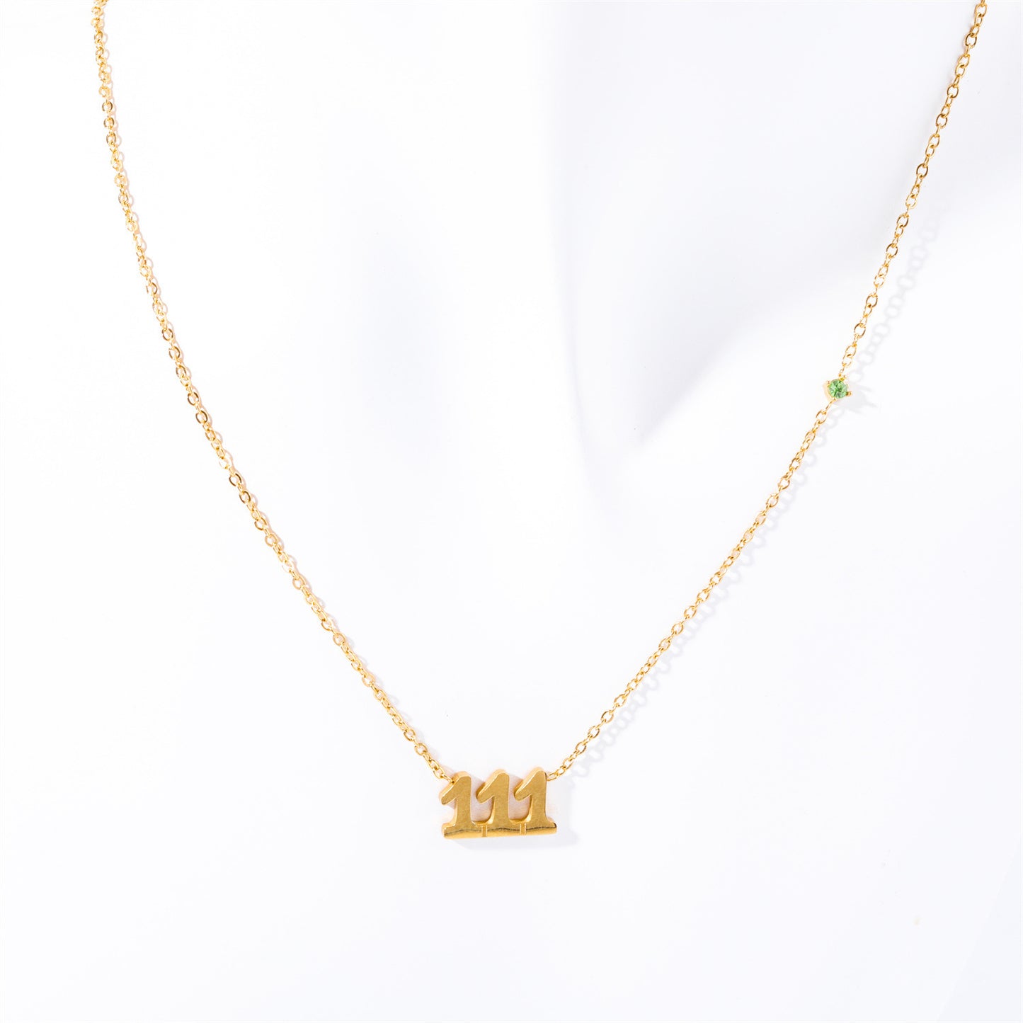 Collana con ciondolo numero angelo in acciaio inossidabile di lusso con accenti di strass, catena a medaglione personalizzabile a tre cifre per donna