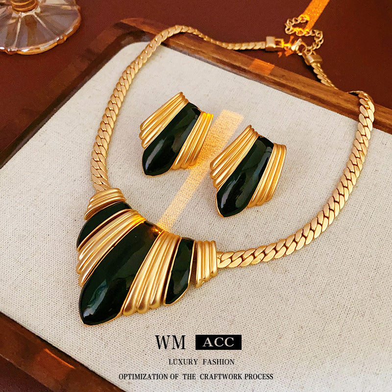 Vintage Geometric Pendant Necklace in Alloy with Enamel Finish for Women, Lightweight Luxury-Style Jewelry