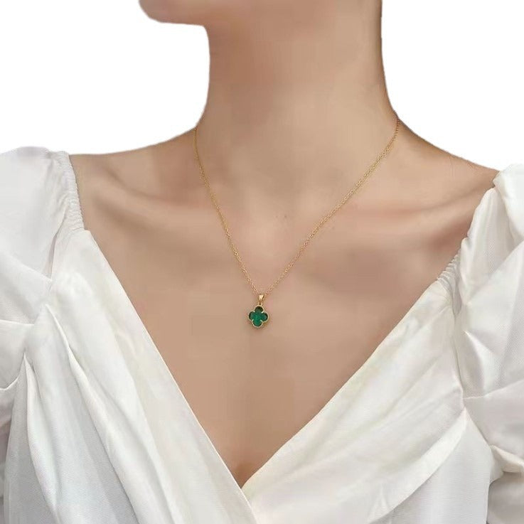 Collana con Ciondolo Trifoglio Floreale Minimalista in Acciaio al Titanio con Finitura Placcata per Uomo e Donna