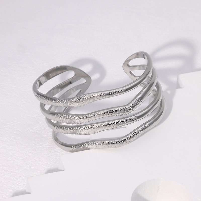 Minimalist Geometric Cold-Tone Bracelet with Heart and Floral Motifs in Gold-Plated Stainless Steel for Women