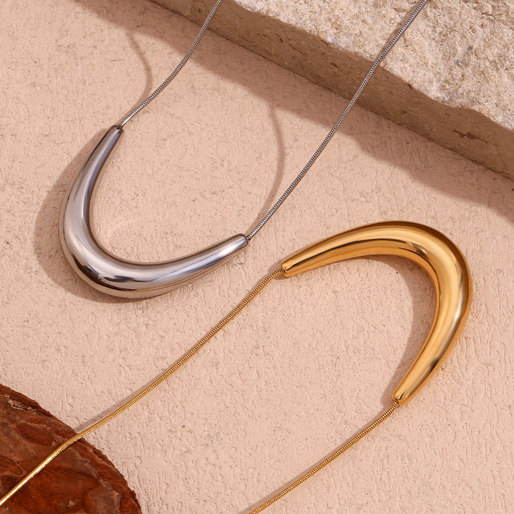 Collana da Donna con Ciondolo Geometrico Minimalista ad Arco a V in Acciaio Inossidabile Placcato Oro 18K con Catena Snake