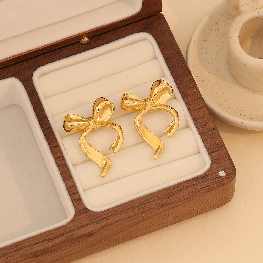 Fashionable Bow-Shaped Stainless Steel Necklace with Plated Finish for Women O-Chain Pendant Jewelry