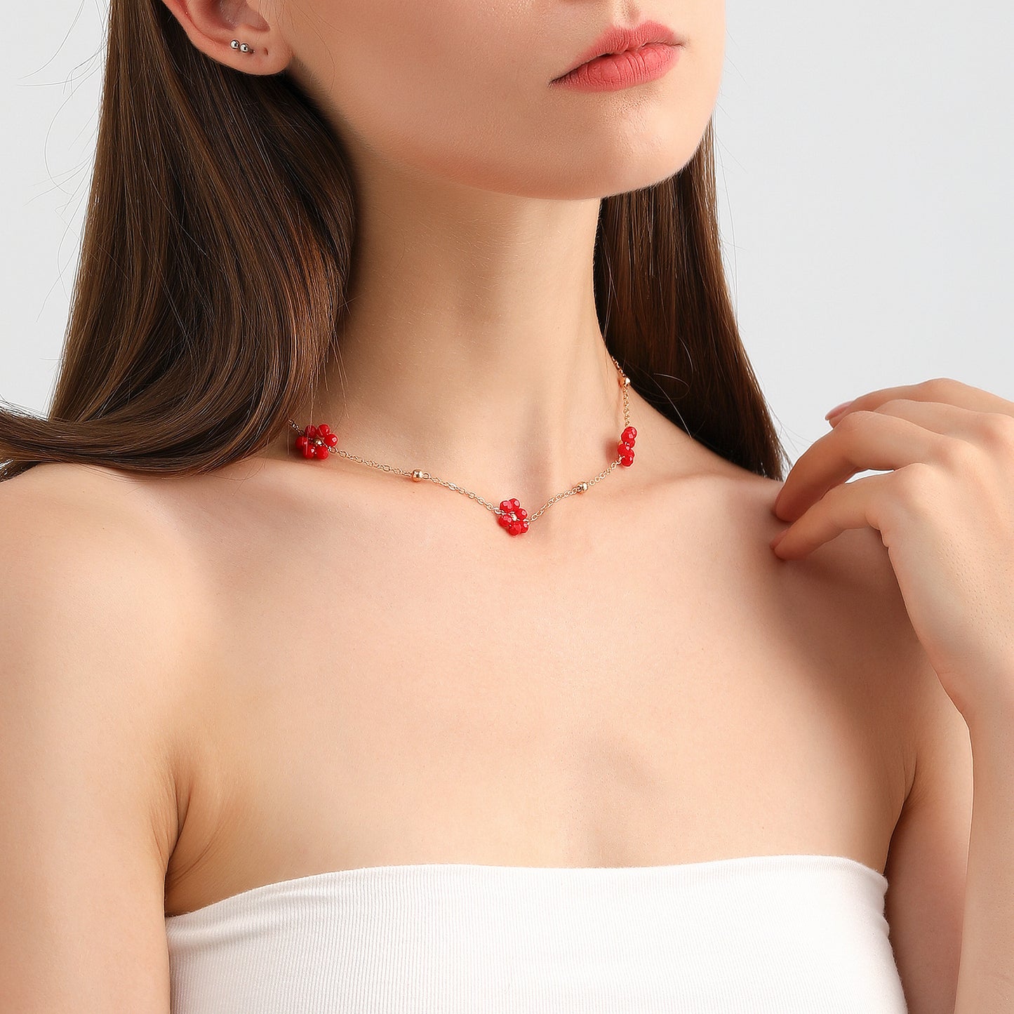 Bohemian Floral Crystal Beaded Necklace for Women with Daisy Design Alloy Pendant and Plated Finish