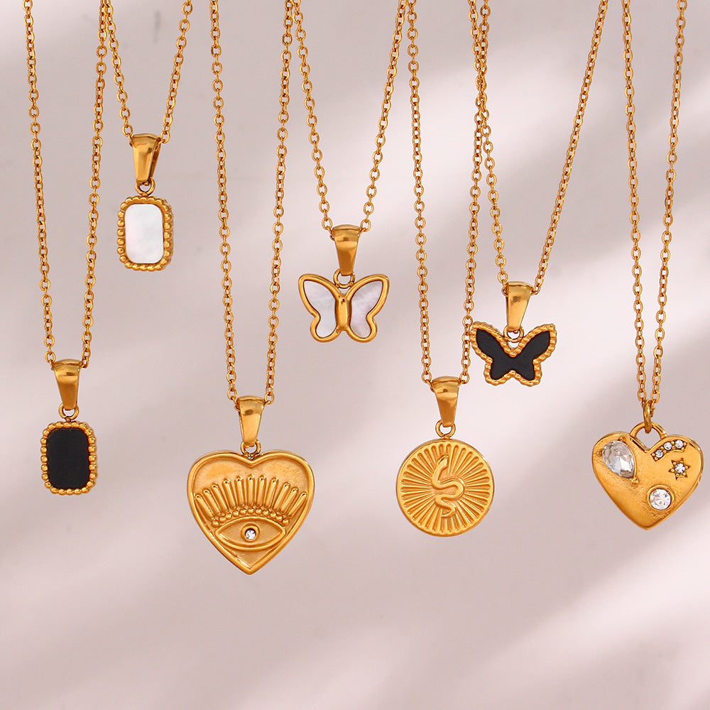Collana Pendente Farfalla Minimalista alla Moda con Catena in Acciaio Inossidabile e Ciondoli a Cuore e Occhio di Allah in Acrilico