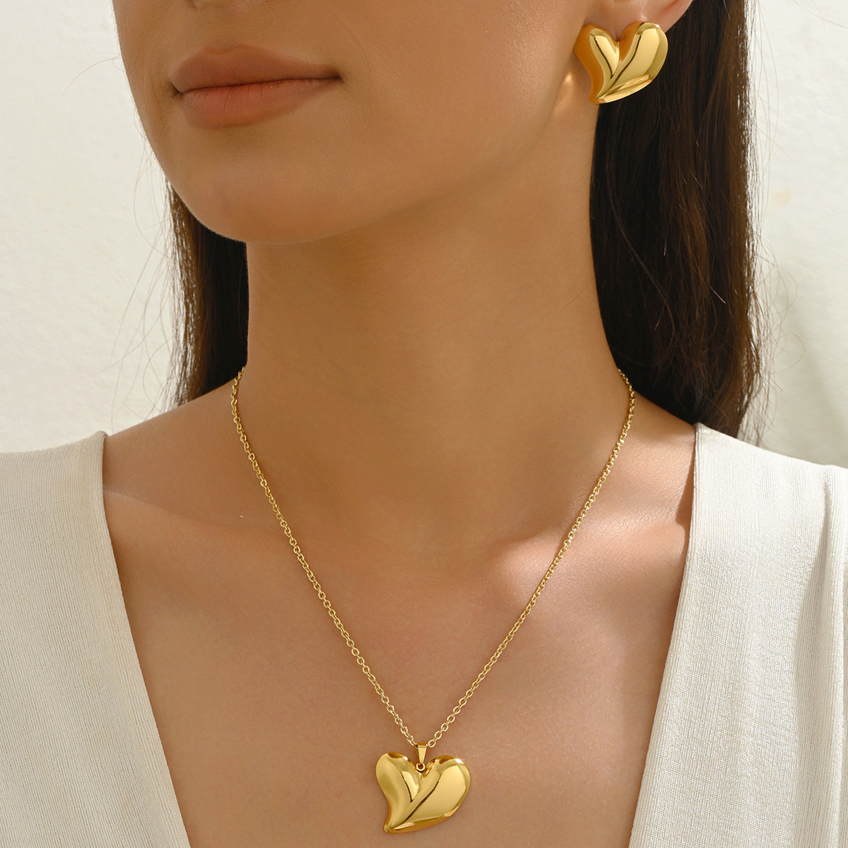 Set di collana e orecchini a pendente a cuore geometrico in lega con finitura placcata per donna