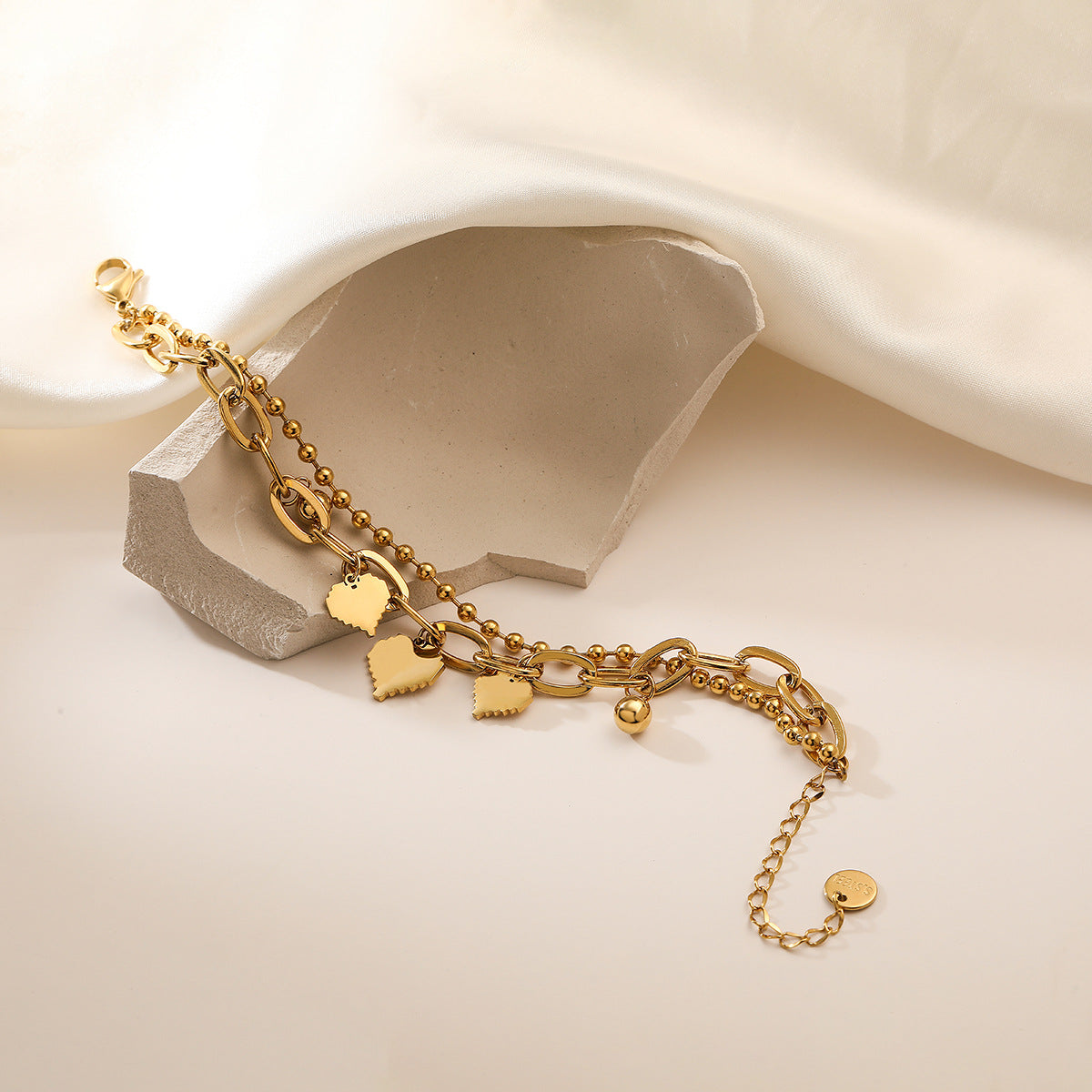 Bracciale da donna a doppio strato in acciaio inossidabile placcato oro 18 carati a forma di cuore, elegante e minimalista