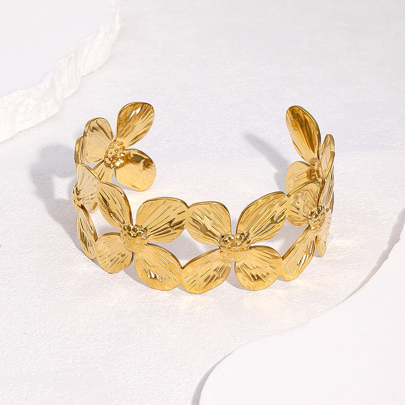 Bracciale a fascia larga minimalista in acciaio inossidabile placcato oro 18 carati con design floreale