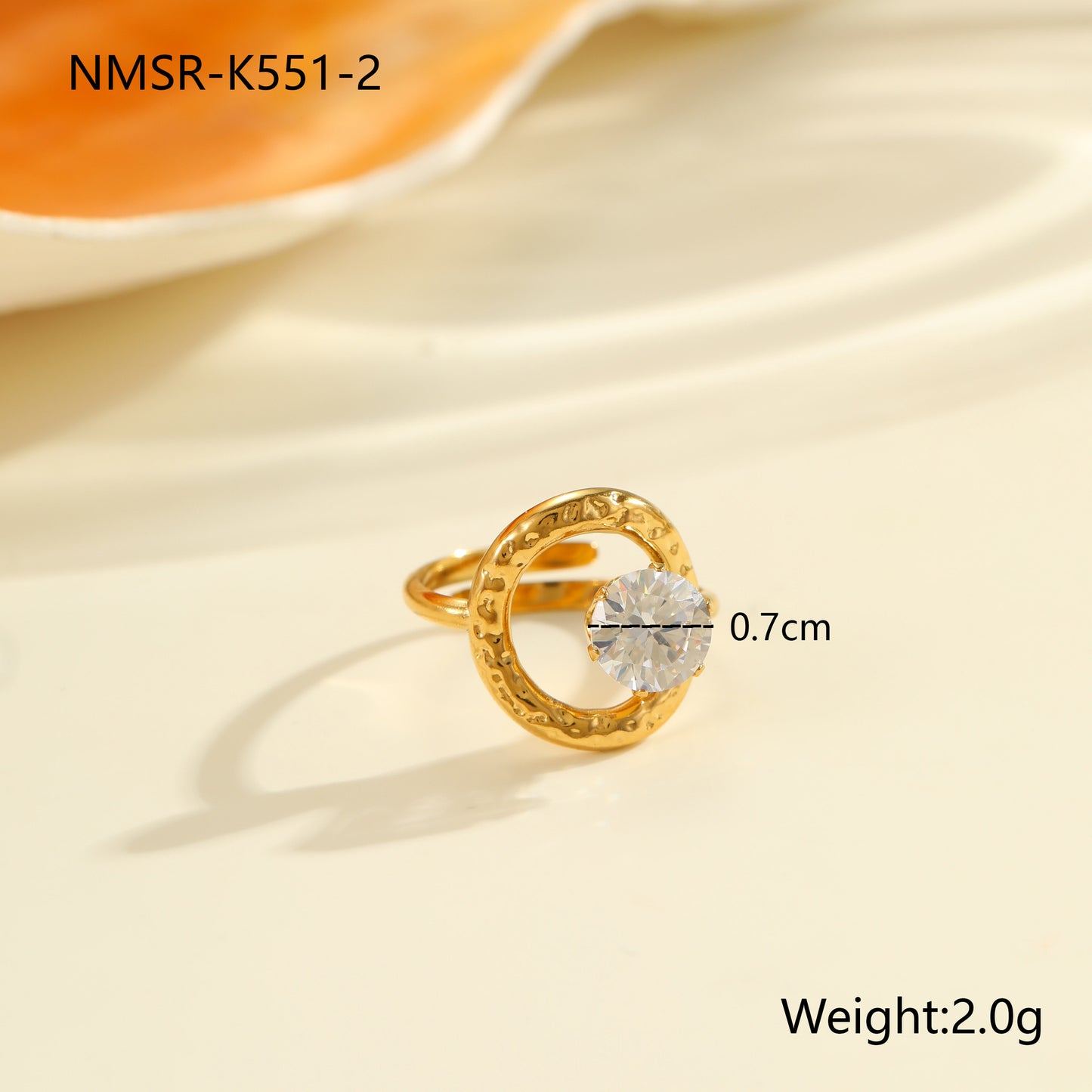 Anello minimalista irregolare geometrico in acciaio al titanio con intarsio di zirconi e placcatura in oro 18 carati per donna