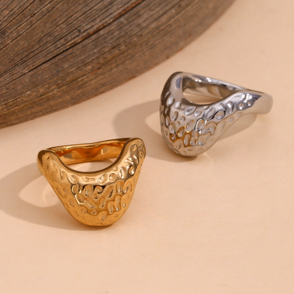 Anello Minimalista Creativo a Forma di Fragola in Acciaio Inossidabile Placcato Oro 18K da Donna
