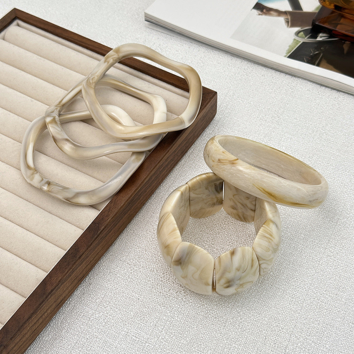 Bracciale da donna in acrilico geometrico a onde esagerate con elastico