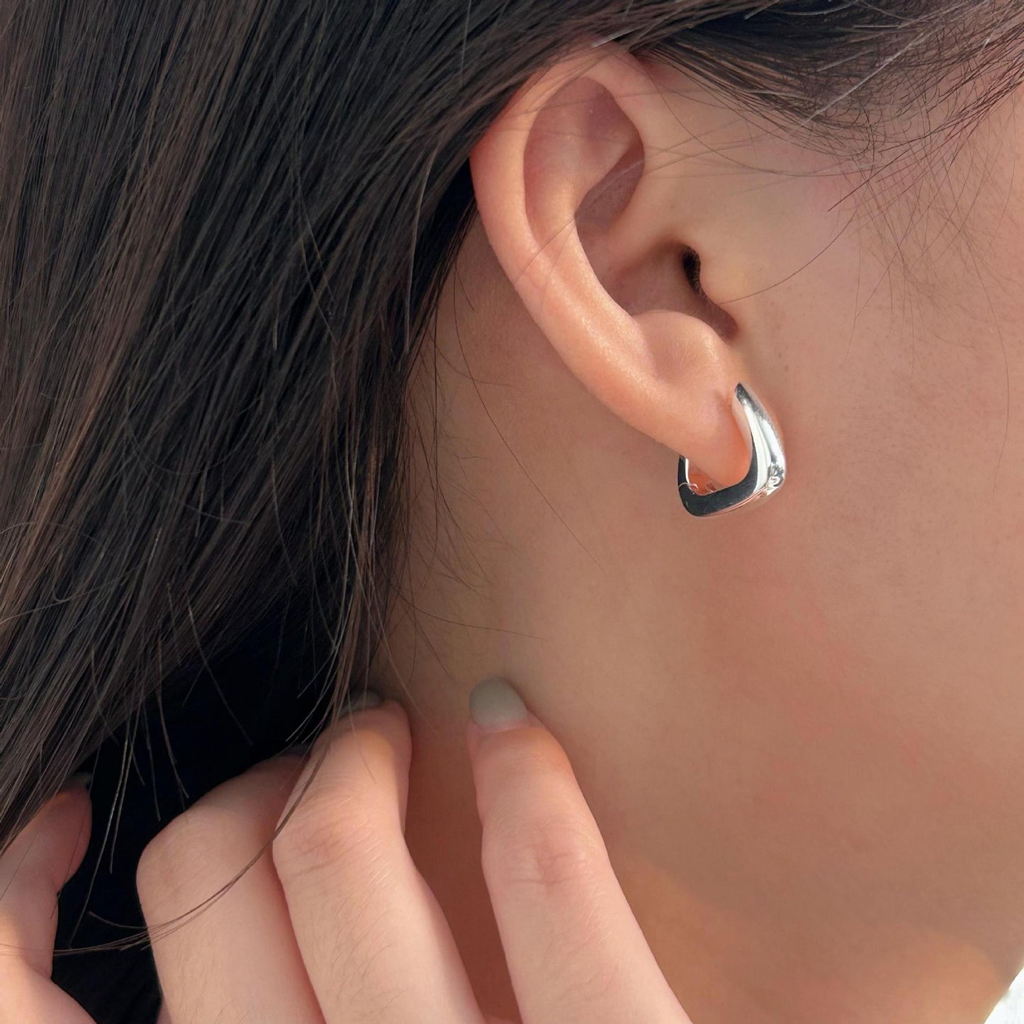 Orecchini a perno minimalisti a forma di lettera in argento sterling 925 con finitura placcata, design a doppio anello
