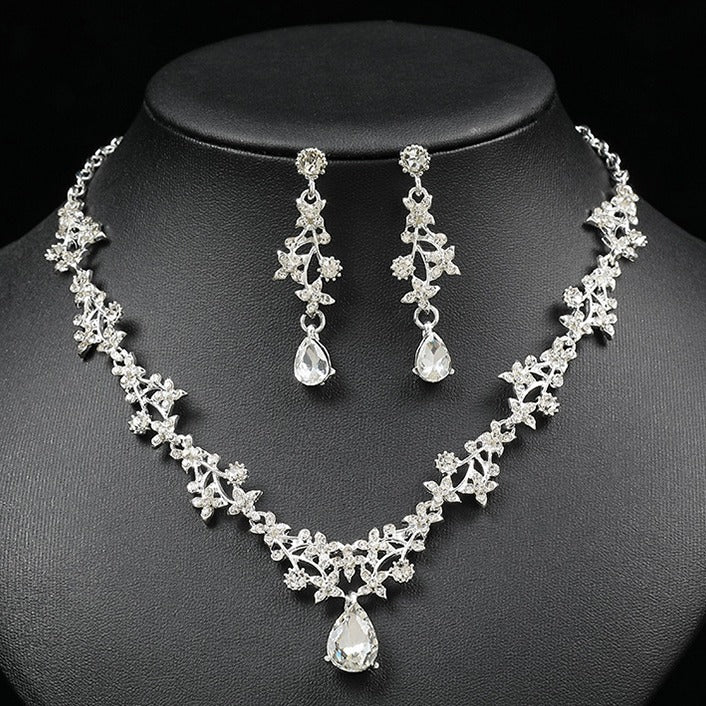 Sweet Fresh Alloy Drop Pendant Necklace Set with Floral Pattern and Rhinestone Accents for Women