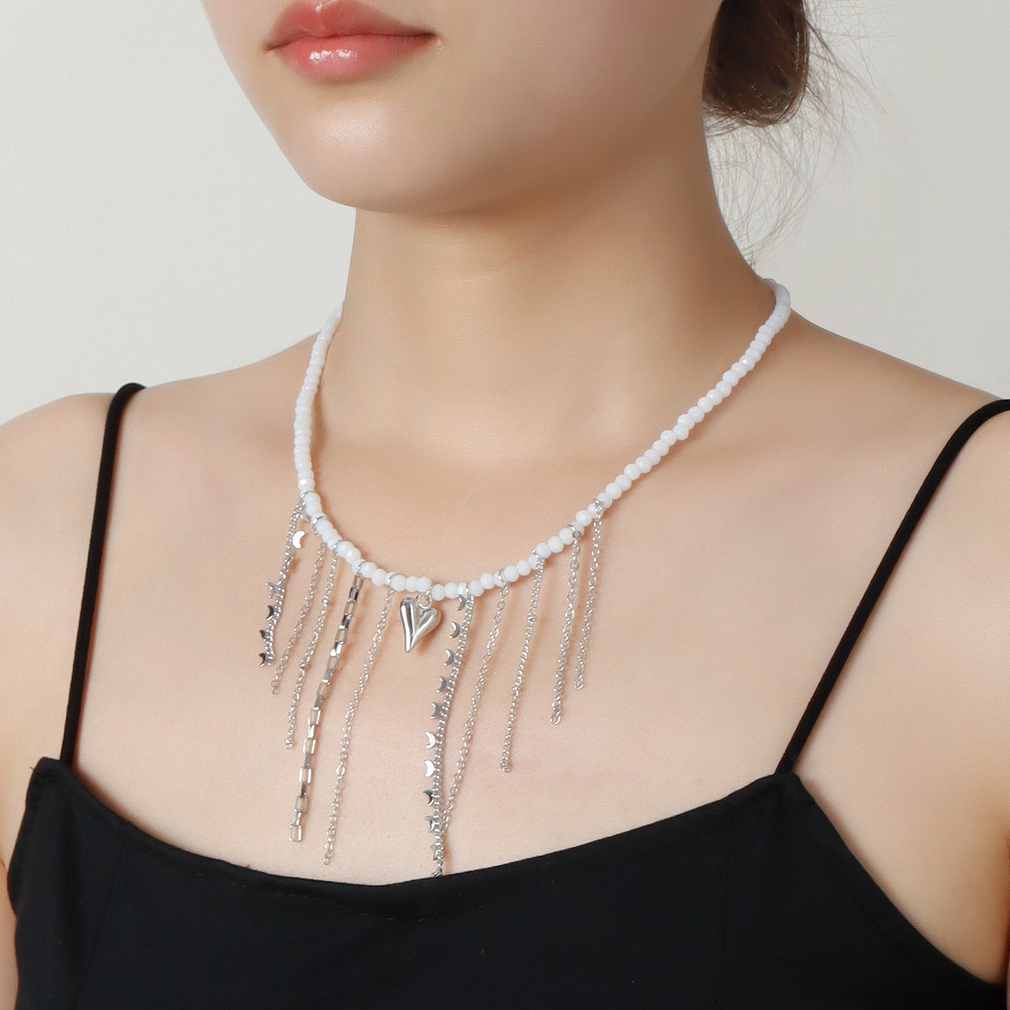 Collana da Donna Minimalista con Ciondolo a Cuore in Lega, Frange a Strati e Finitura Placcata
