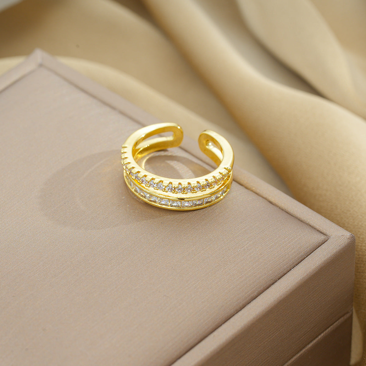 Anello in Acciaio al Titanio Geometrico Minimalista con Accenti di Zirconia per Donna Gioielli alla Moda con Fascia Aperta Regolabile