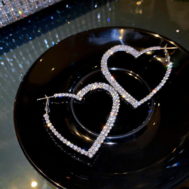 Orecchini a perno di lusso con lega geometrica irregolare e intarsio di strass, placcati argento, alla moda e versatili da donna