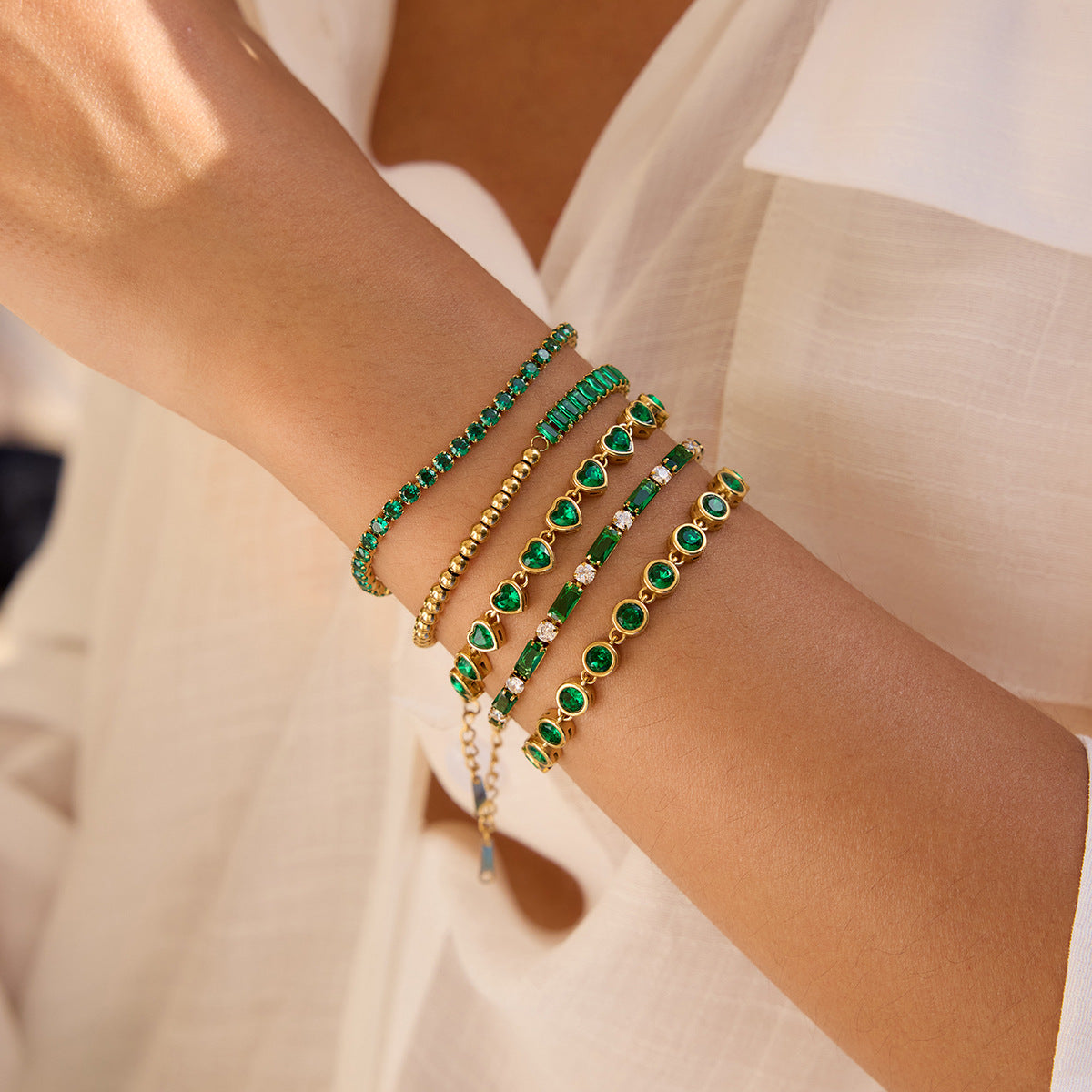Bracciale minimalista a forma di cuore da donna in acciaio inossidabile placcato con zirconi, gioielli di lusso leggeri