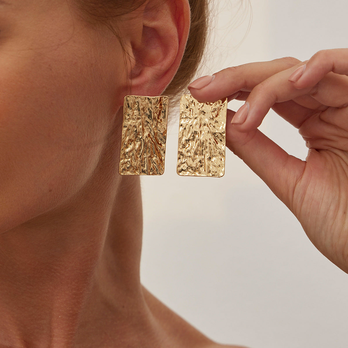 Pendientes de tuerca minimalistas geométricos con forma de anillo líquido para mujer, con aleación galvanizada y postes de acero inoxidable