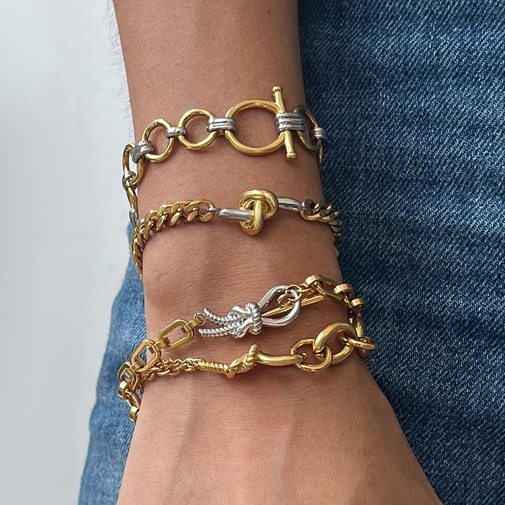 Bracciale in acciaio al titanio con nodo geometrico minimalista e finitura placcata da donna