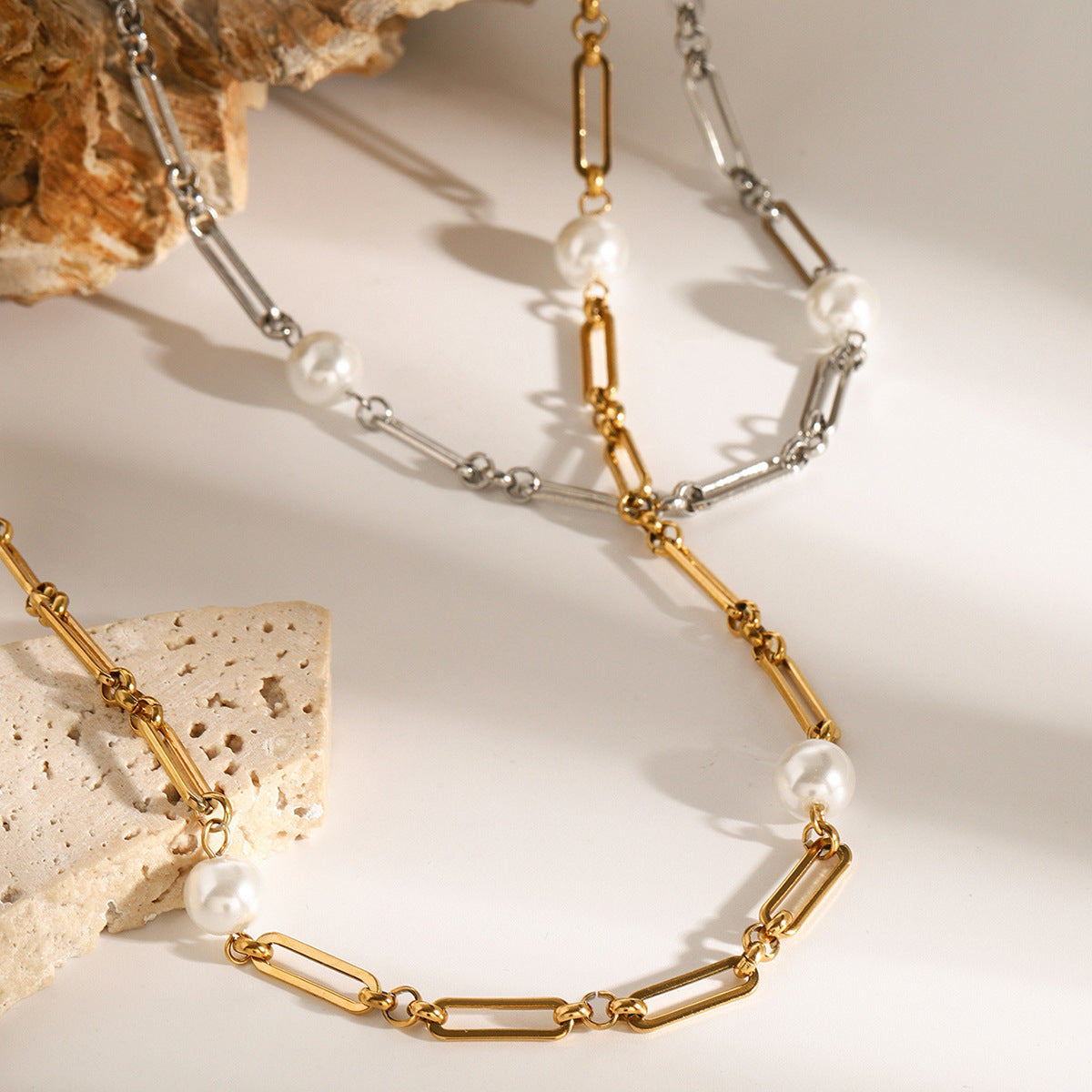 Collar de cadena cubana de acero inoxidable con perlas barrocas vintage incrustadas para mujer