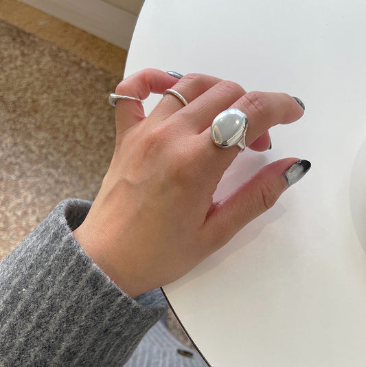 Anello da donna minimalista a ovale geometrico lucido in argento sterling 925