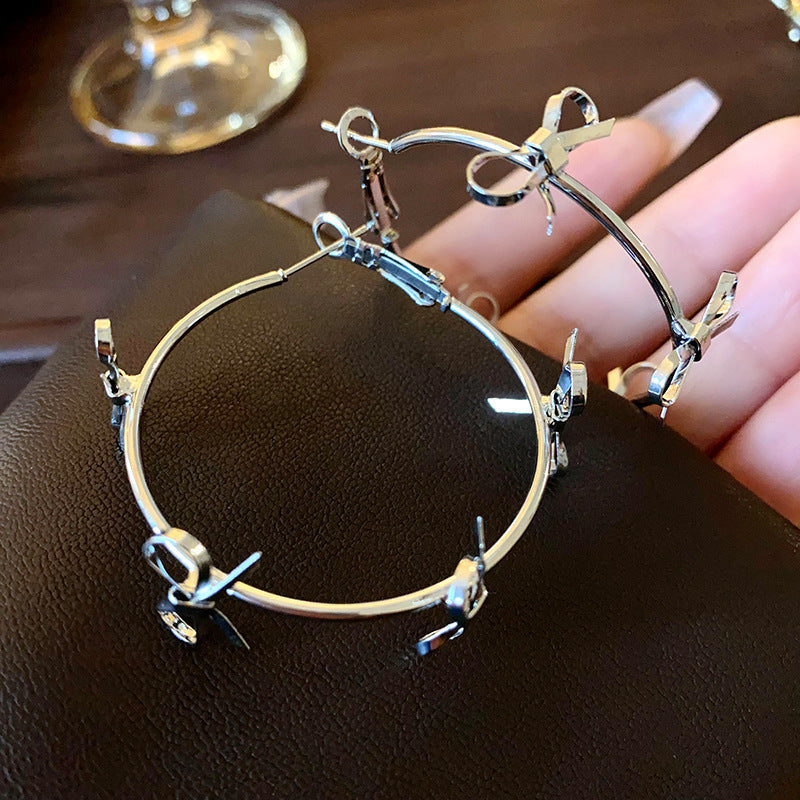 Orecchini a cerchio geometrici rotondi minimalisti da donna con base in rame placcato oro e perni in argento sterling 925, gioielli eleganti di lusso adatti all'ufficio