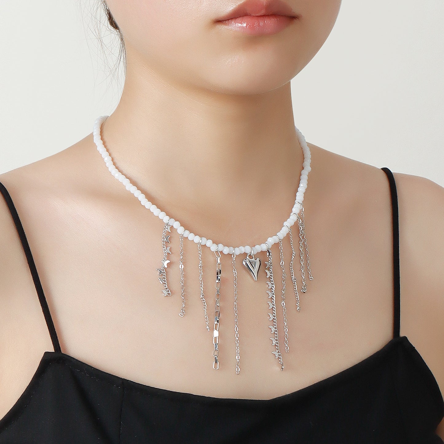 Collana da Donna Minimalista con Ciondolo a Cuore in Lega, Frange a Strati e Finitura Placcata