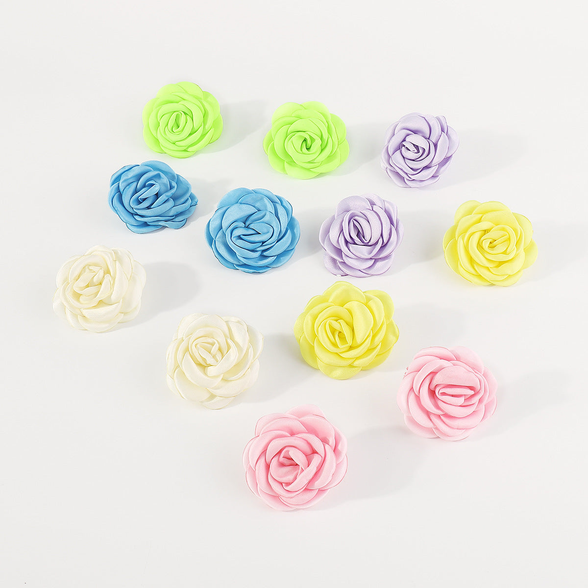 Dulces y Atrevidos Aretes Geométricos de Rosa con Detalles de Camelias de Tela en Colores Pastel Macaron