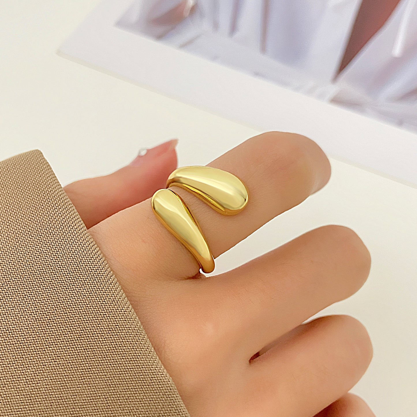 Anello Aperto da Donna a Goccia d'Olio Placcato in Lega con Motivo Floreale Geometrico Esagerato