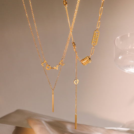 Collana con ciondolo a cuore geometrico minimalista LOVE per donna in acciaio al titanio placcato oro, catena versatile per clavicola
