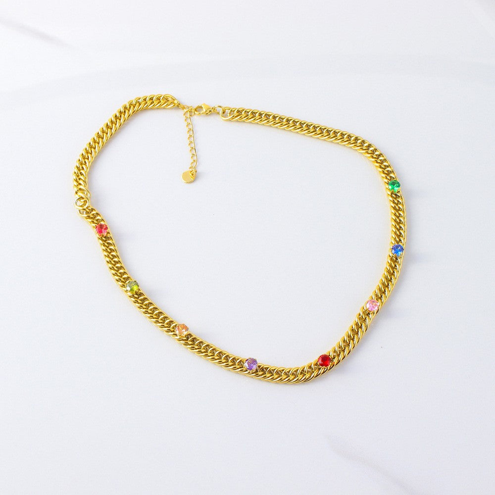 Collar Minimalista Geométrico de Acero de Titanio con Chapado en Oro de 18K y Detalles de Circonita Cúbica en Cadena Cubana