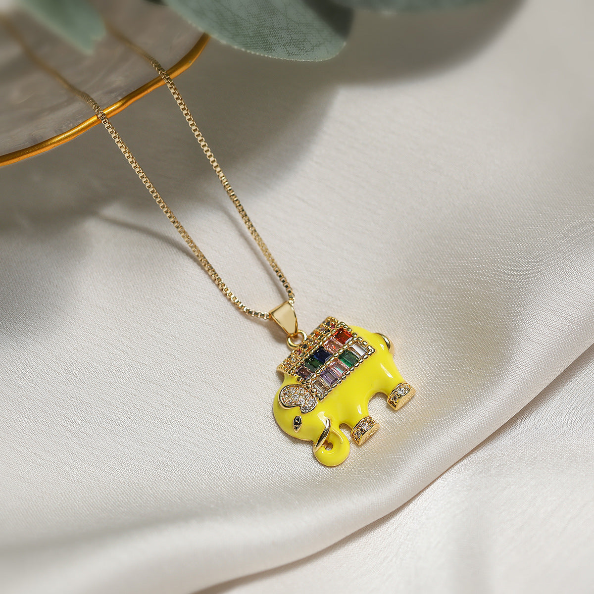Minimalist Elephant-Shaped Enamel Pendant Necklace for Women with Brass Base and Mixed-Color Zircon Inlay