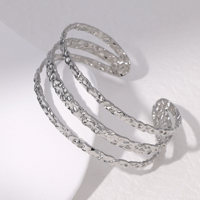 Minimalist Geometric Cold-Tone Bracelet with Heart and Floral Motifs in Gold-Plated Stainless Steel for Women
