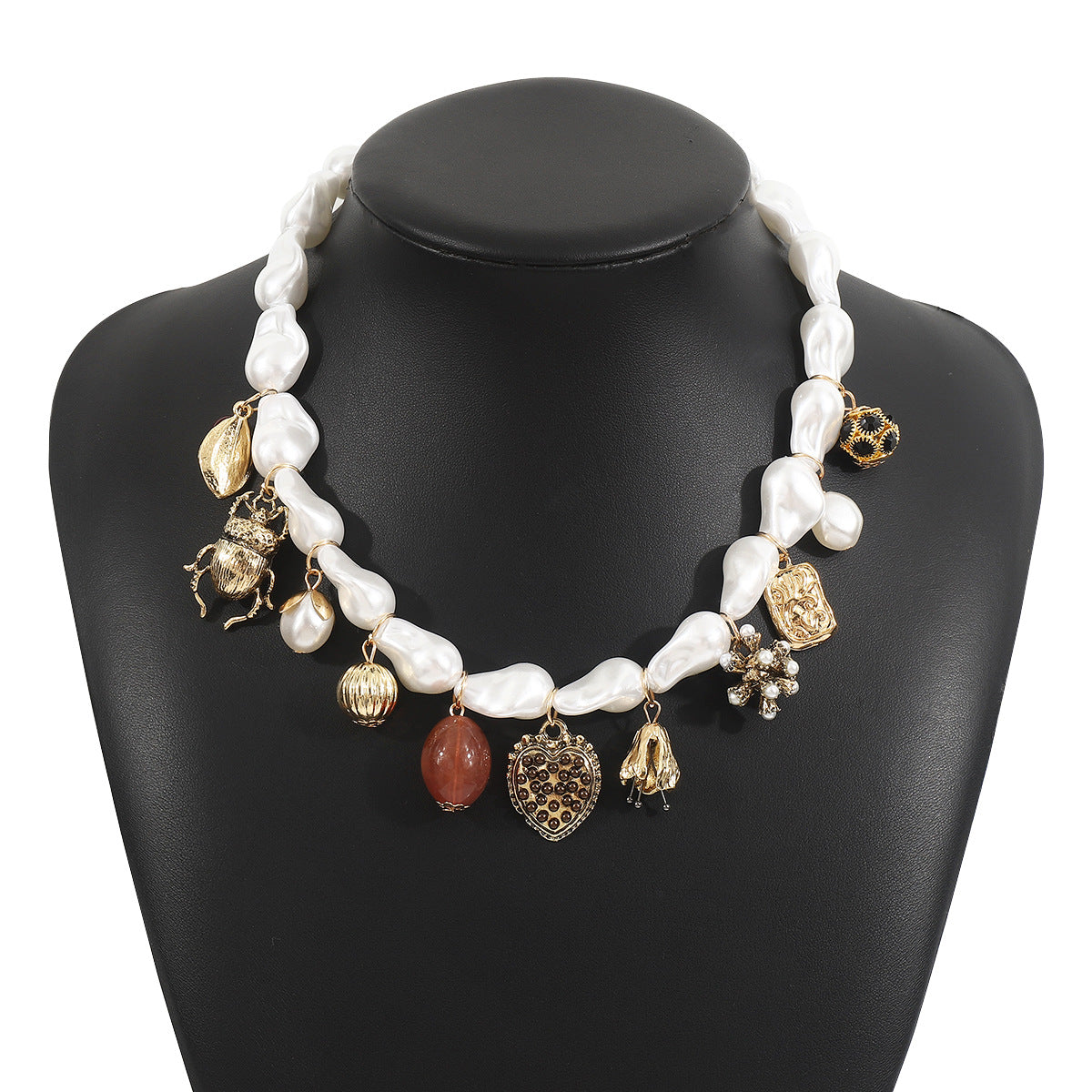 Collar de múltiples colgantes barrocos vintage con dijes de corazón e insectos, cadena de cuentas de perlas de imitación en aleación con acabado galvanizado