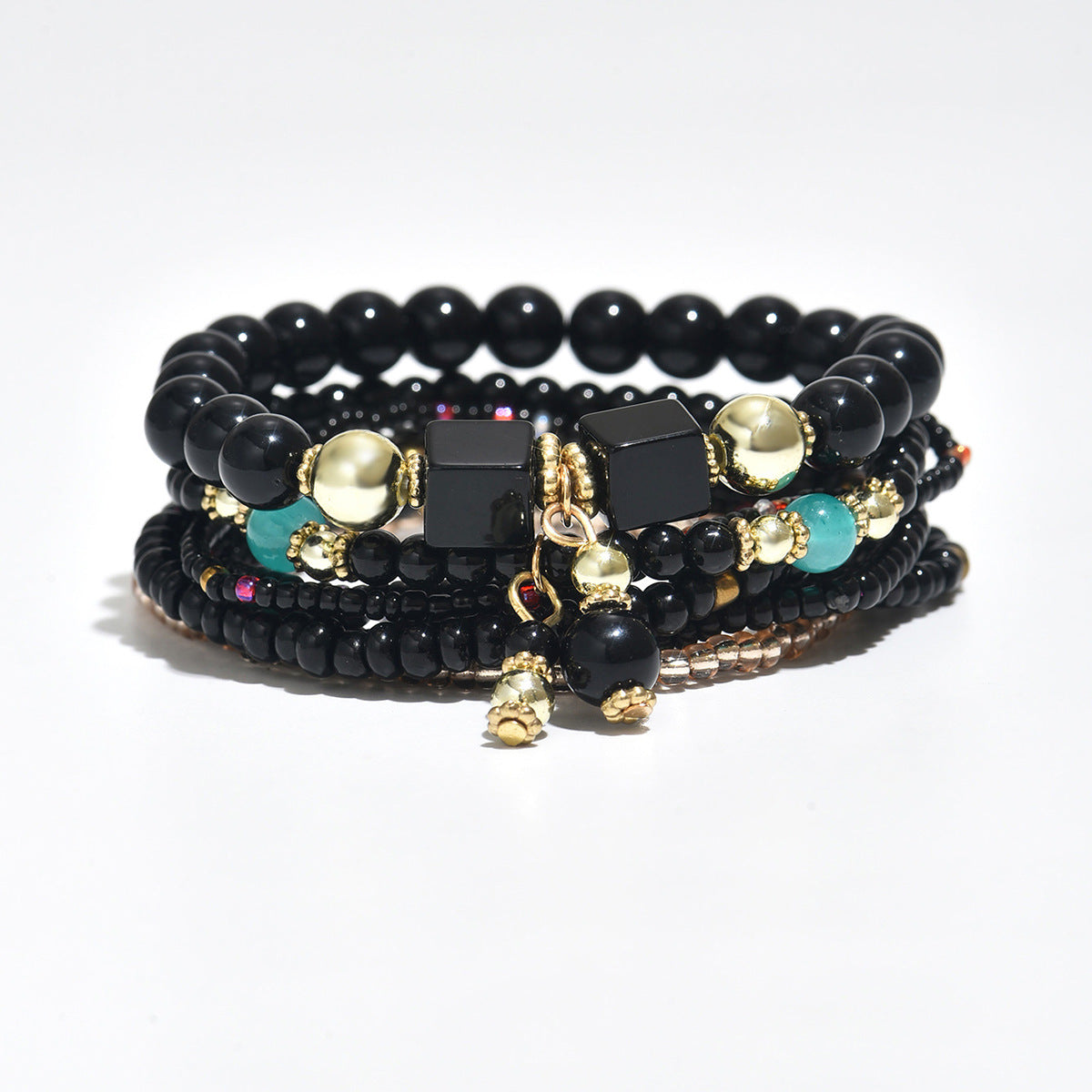 Pulsera de mujer estilo bohemio de múltiples capas con cuentas coloridas tejidas de acrílico en formas geométricas para uso casual a la moda