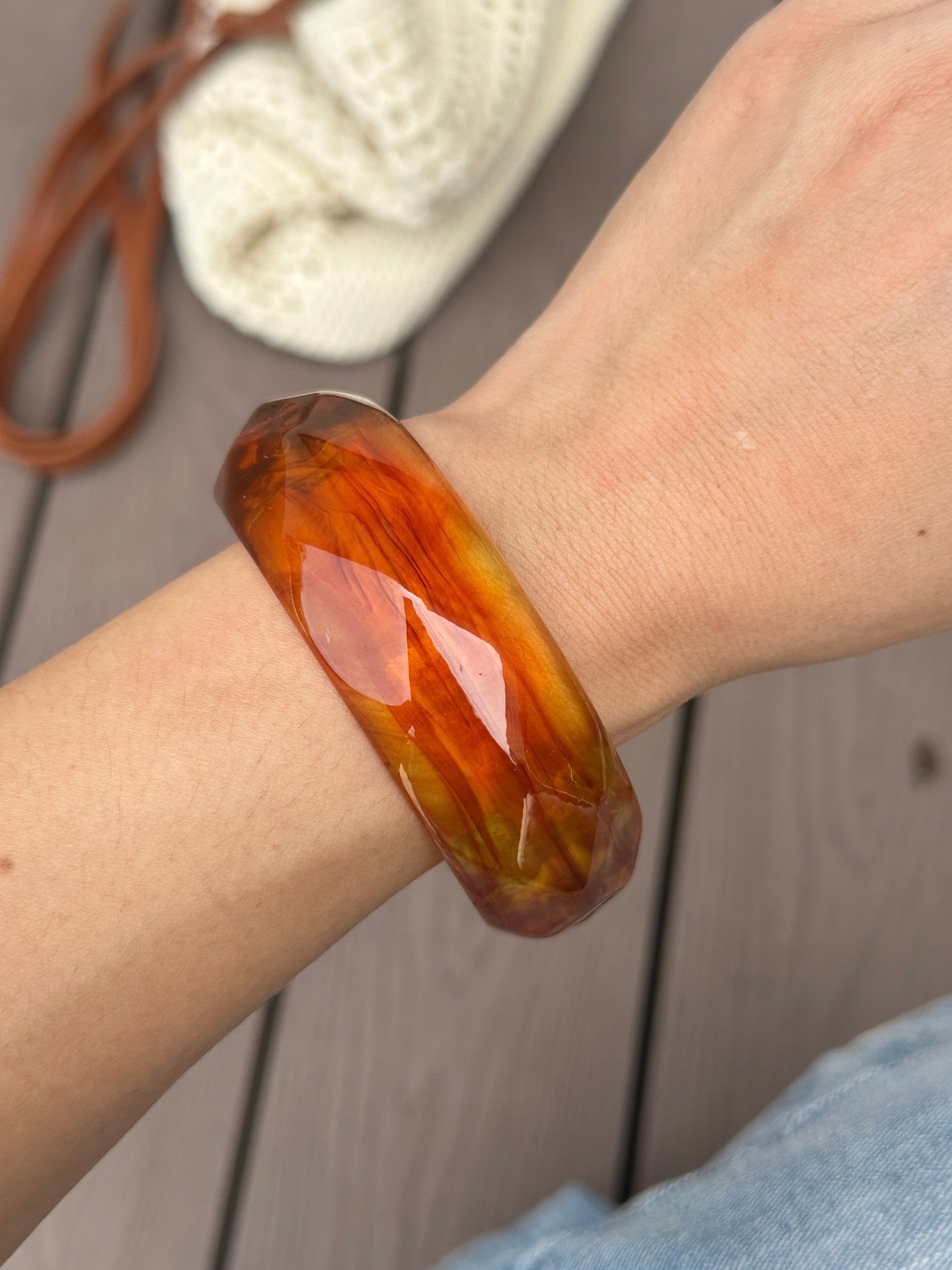 Bracciale a Polsino con Acrilico e Olio a Goccia Geometria Sfumata di Moda