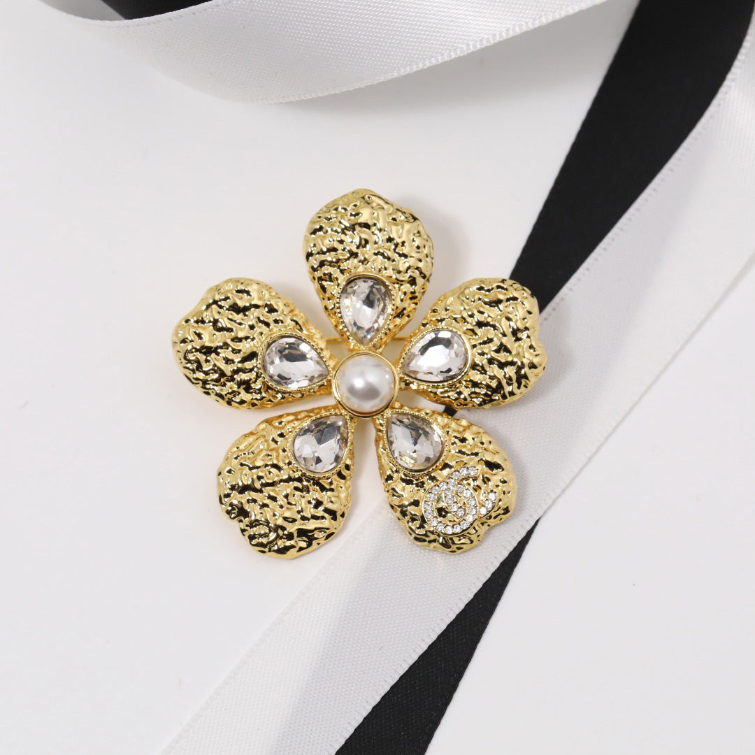 Orecchini floreali vintage in ottone placcato oro