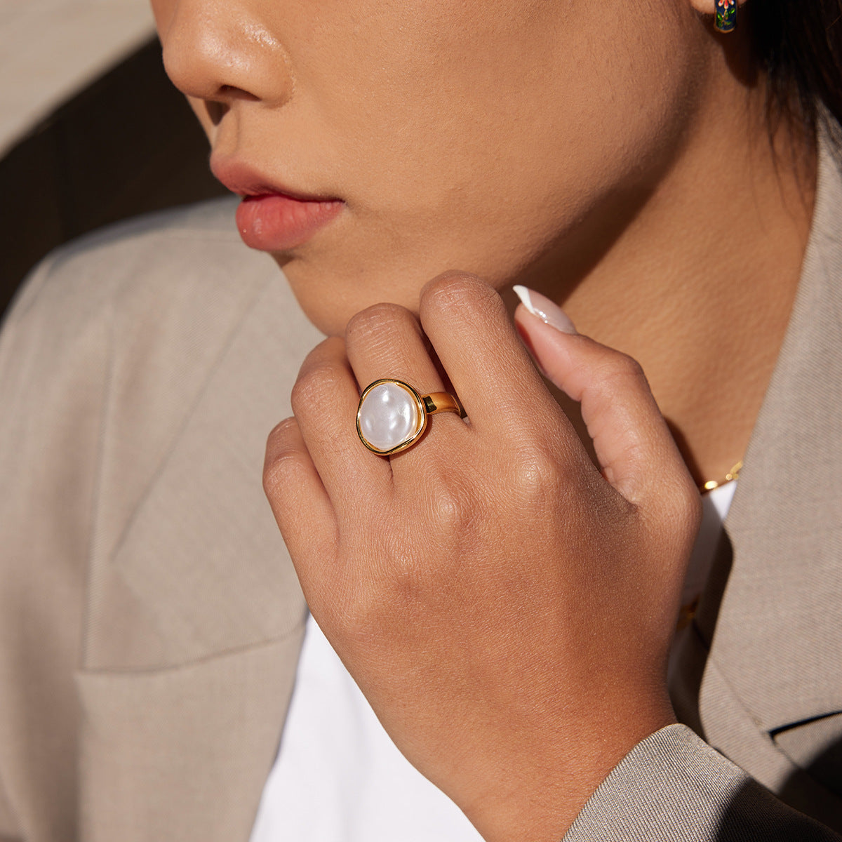 Anello Minimalista Geometrico in Acciaio Inox con Intarsio di Perla per Donna, Gioielli di Moda Placcati Oro PVD Sottovuoto