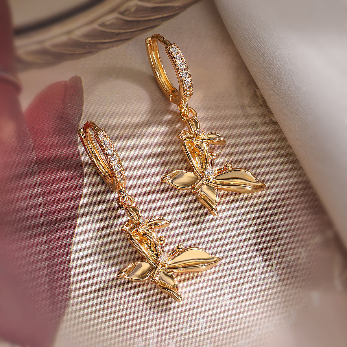 Orecchini Minimalisti a Farfalla in Rame Placcati Oro 18K da Donna