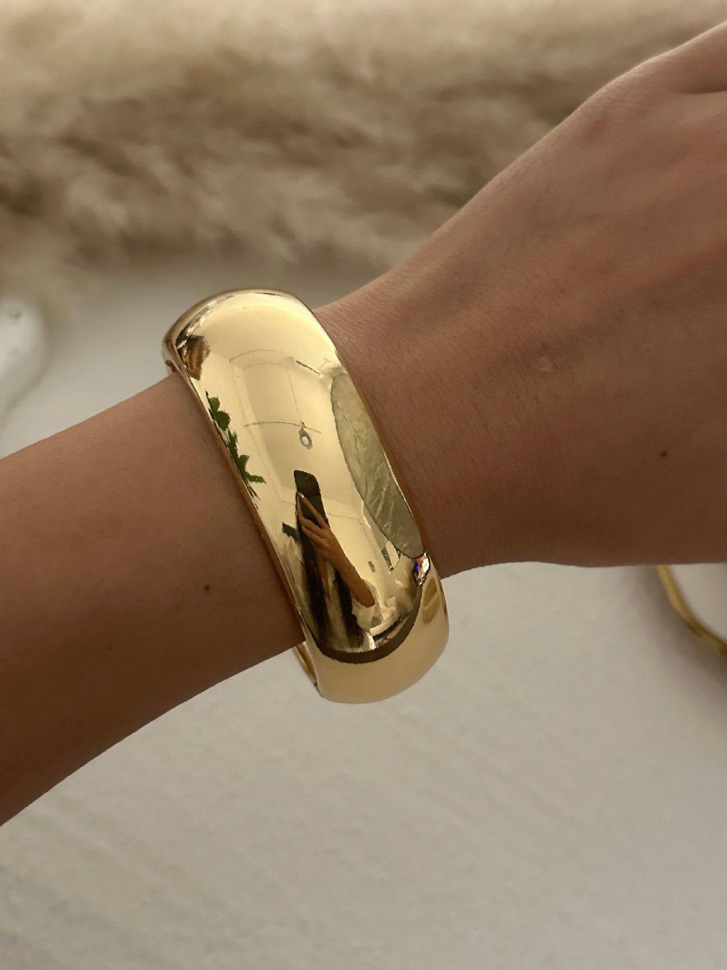 Vintage Oval Geometric Alloy Cuff Bracelet with Resin Inlay and Gradient Turquoise Pattern